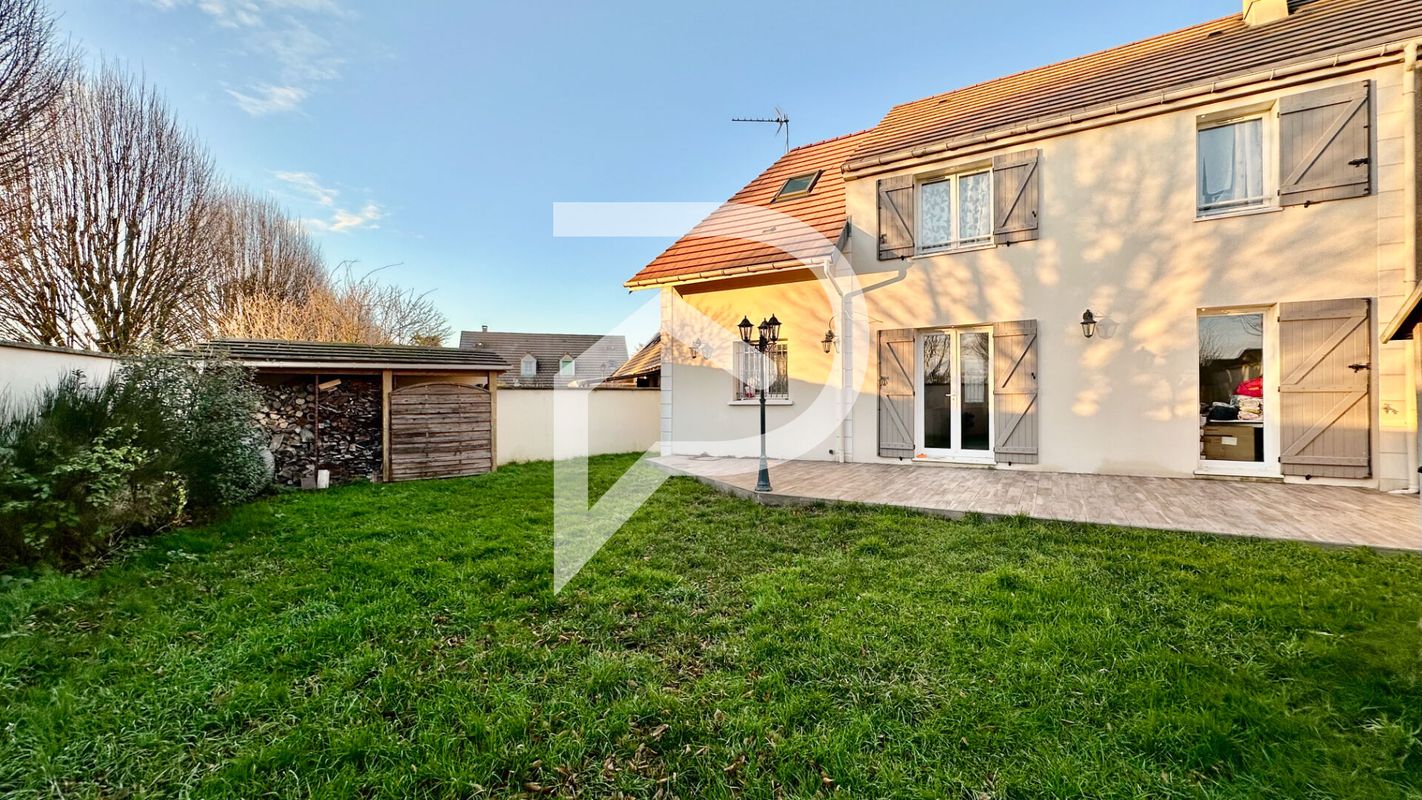 3 bedrooms House in Tremblay-en-France, France No. 148064
