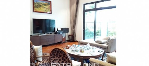 Villa de 4 dormitorios en Cau Giay, Vietnam No. 1179 2