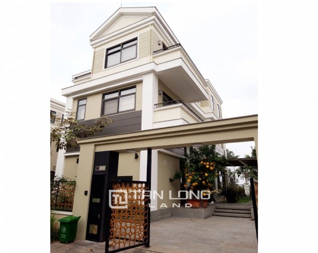 Villa de 4 dormitorios en Cau Giay, Vietnam No. 1179