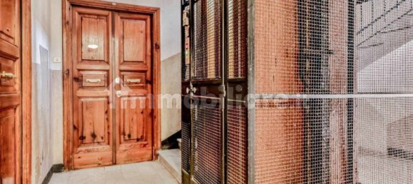 4 bedrooms Apartment in Rome, Italy No. 32647 9