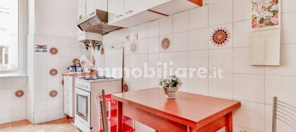 4 bedrooms Apartment in Rome, Italy No. 32647 3