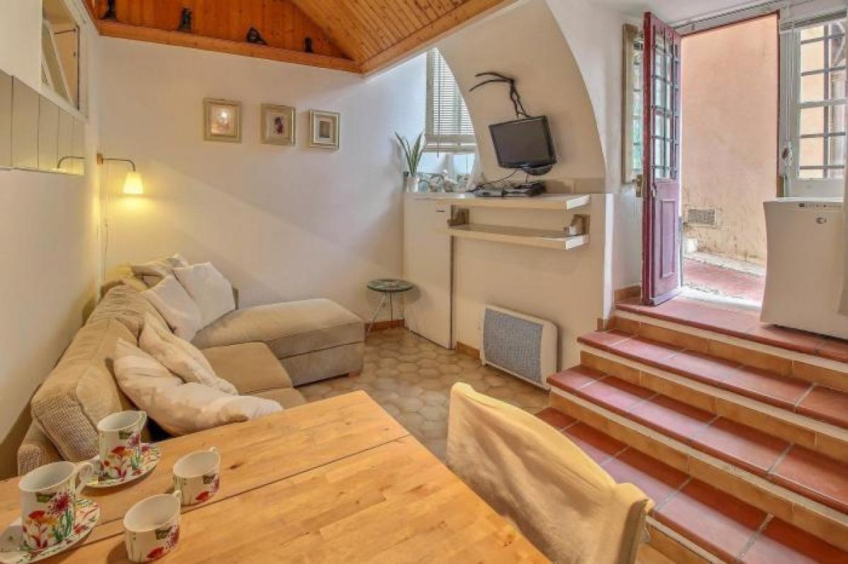 Studio in Menton, France No. 2746