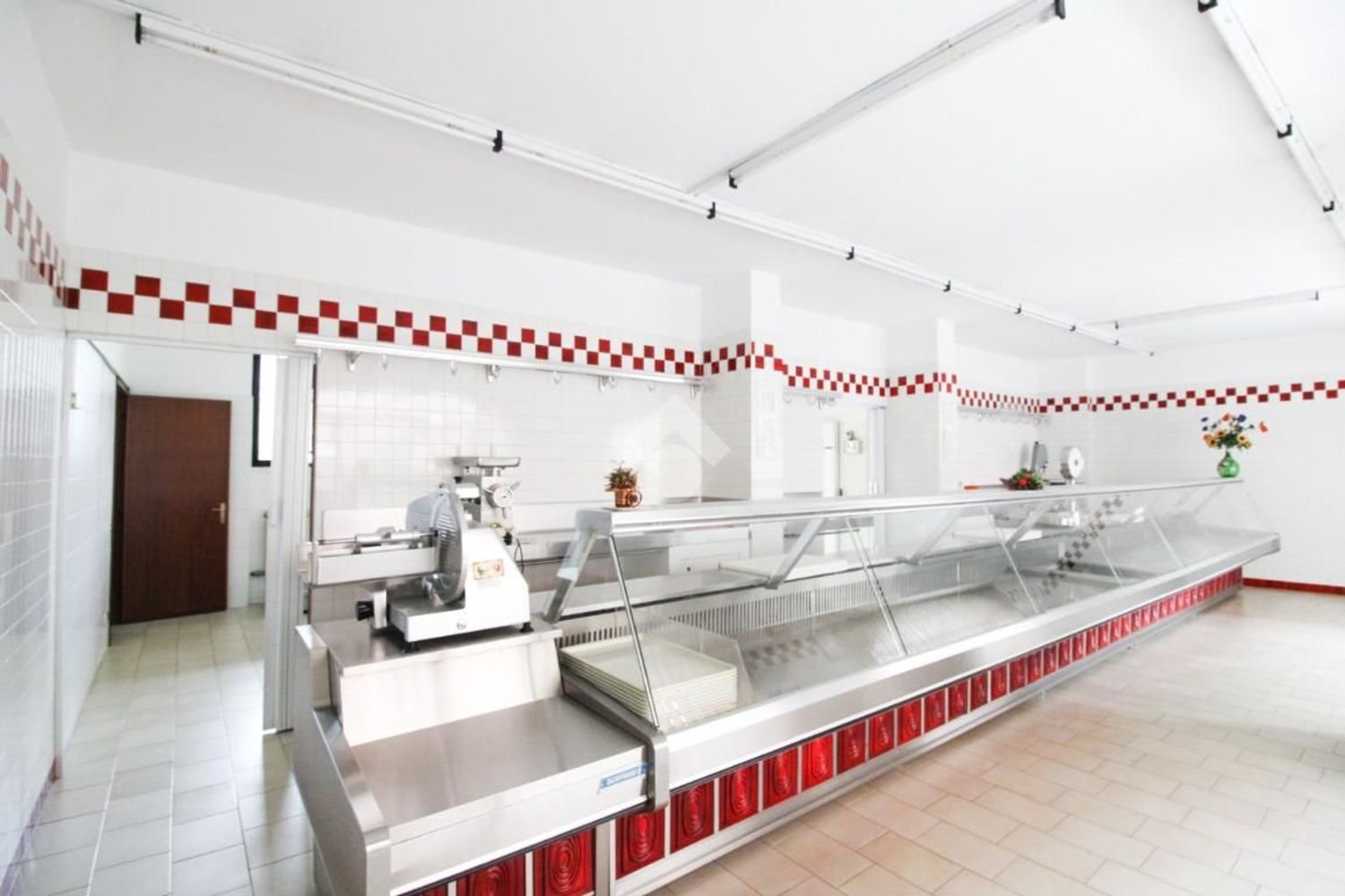  عقار تجاري في Dalmine, Italy 200متر مربع رقم 133741