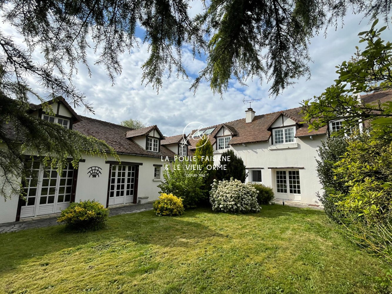 4 bedrooms House in Le Charme, France No. 64208