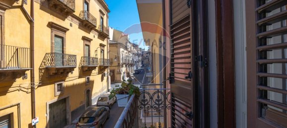 6 rooms House in Grammichele, Italy No. 207174 9