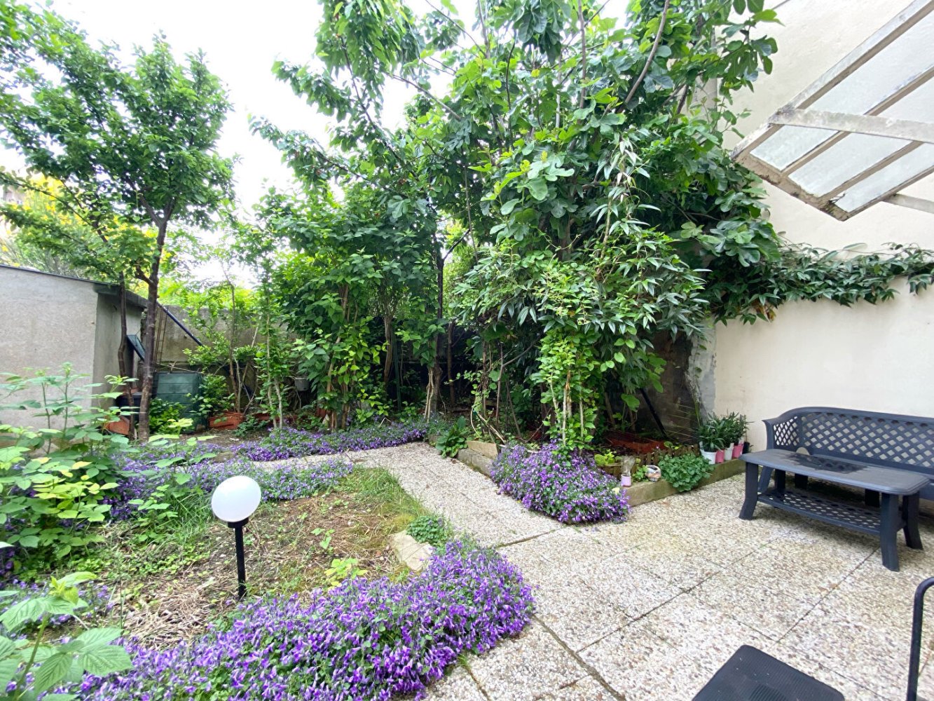 2 bedrooms House in Nanterre, France No. 181048