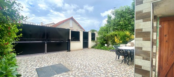 2 bedrooms House in Nanterre, France No. 181048 2