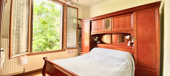 2 bedrooms House in Nanterre, France No. 181048 7