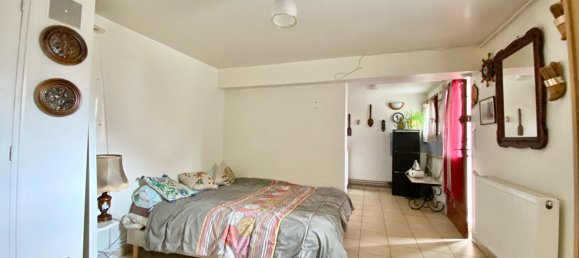 2 bedrooms House in Nanterre, France No. 181048 11