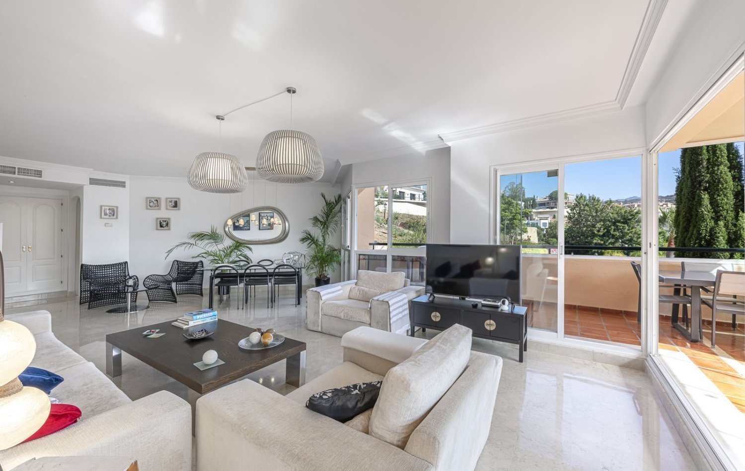 Apartamento de 3 dormitorios en Marbella, Spain No. 99144