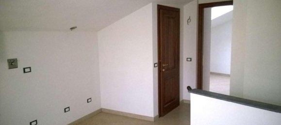 6 rooms Apartment in Carmignano, Italy No. 75651 11