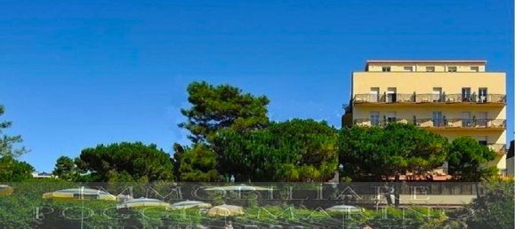 25 rooms Commercial property in Massa, Italy No. 165878 2