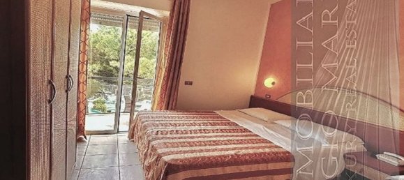 25 rooms Commercial property in Massa, Italy No. 165878 8