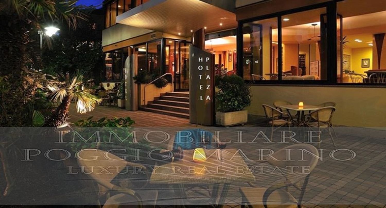 25 rooms Commercial property in Massa, Italy No. 165878