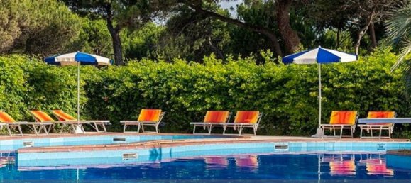 25 rooms Commercial property in Massa, Italy No. 165878 3