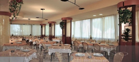 25 rooms Commercial property in Massa, Italy No. 165878 4