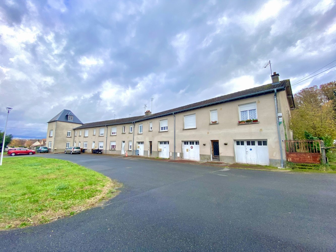 Gebäude in Vierzon, France 487m², Nr. 88671