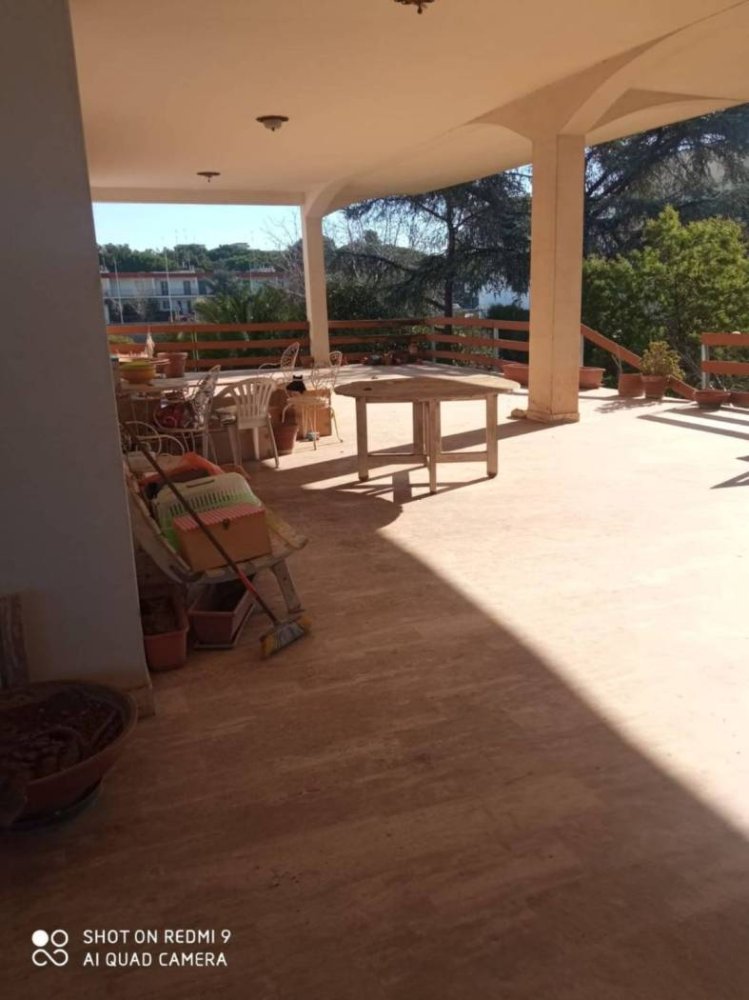 Villa de 5 habitaciónes en Noicattaro, Italy No. 87158