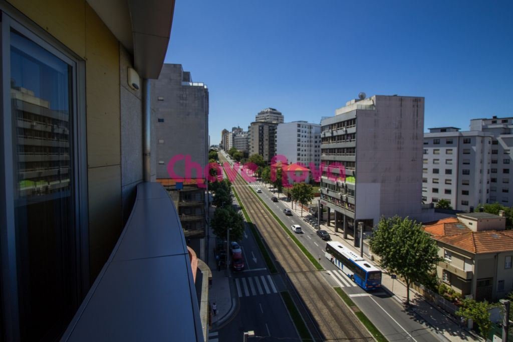 Apartamento de 4 dormitorios en Vila Nova de Gaia, Portugal No. 49067