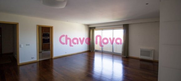 Apartamento de 4 dormitorios en Vila Nova de Gaia, Portugal No. 49067 4