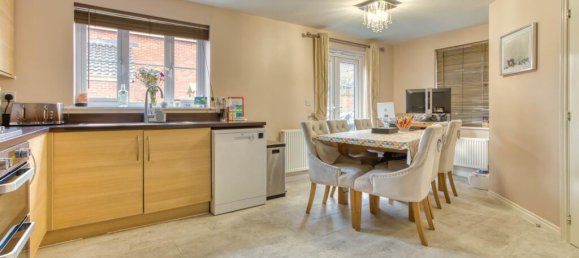3 Schlafzimmer Haus in Taunton, United Kingdom, Nr. 13641 2