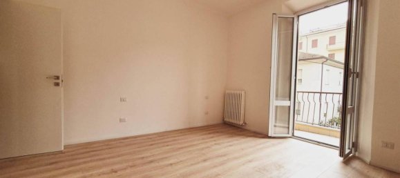 Квартира с 4 комнатами в Фальконара Мариттима, Италия № 29932 9