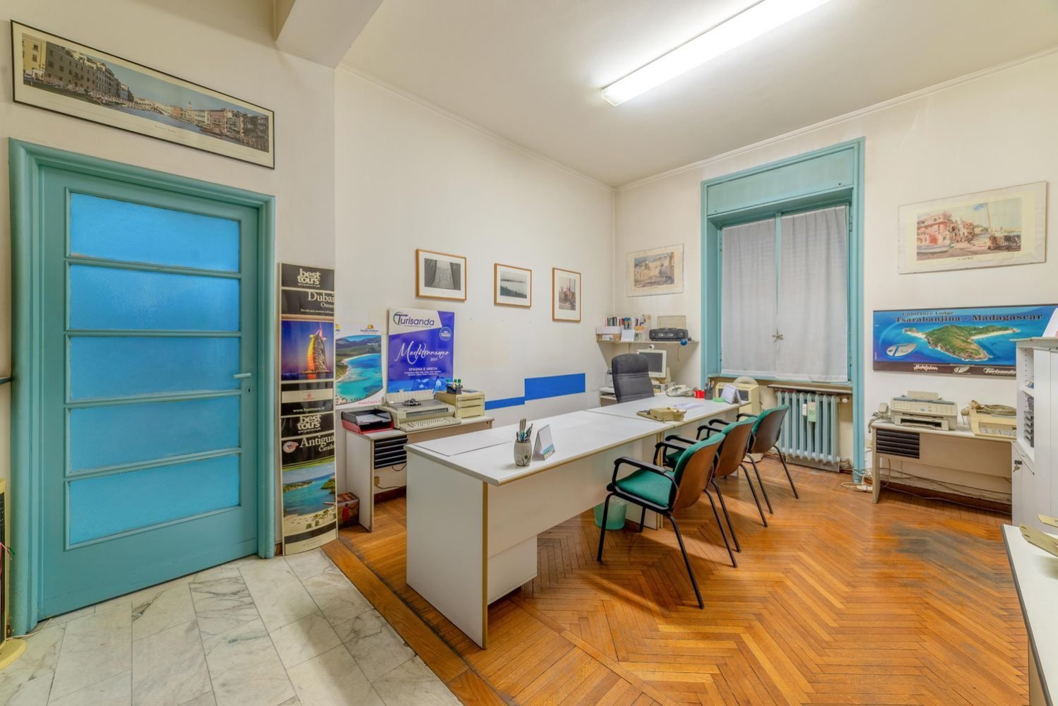 Oficina en Milan, Italy 95 m² No. 241279