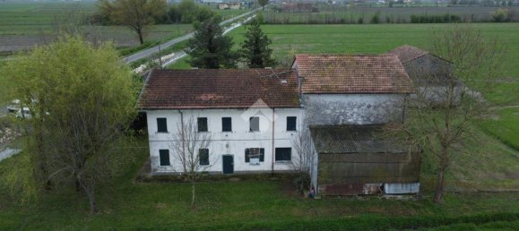 2 bedrooms House in Pegognaga, Italy No. 363198 5