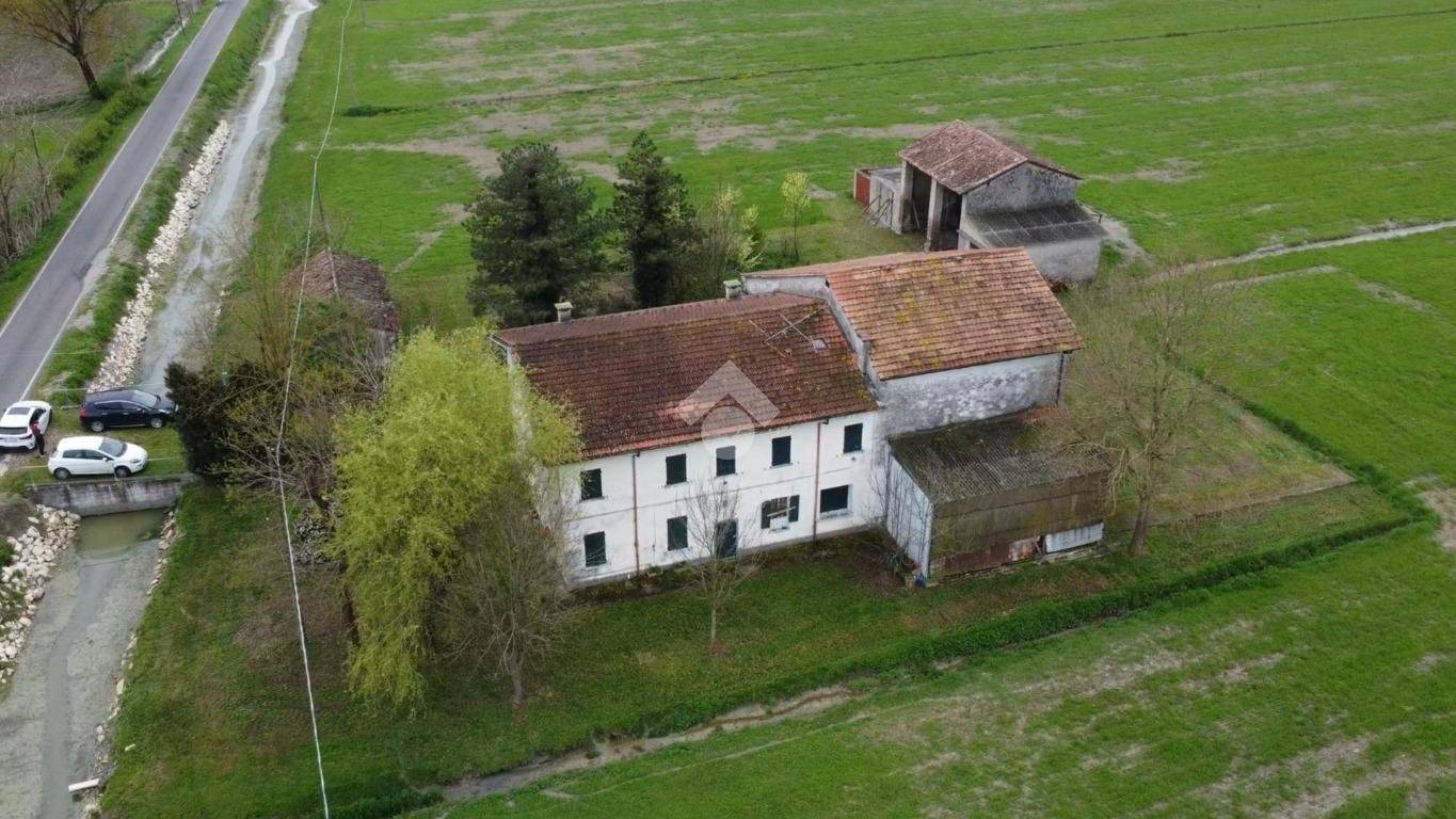 2 bedrooms House in Pegognaga, Italy No. 363198