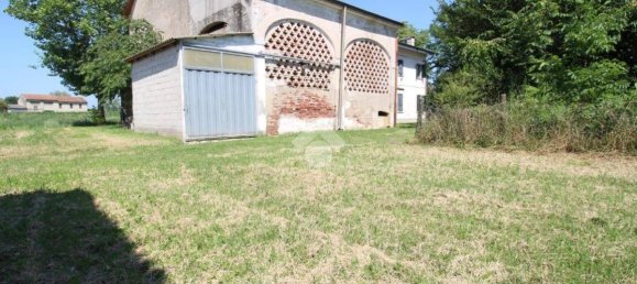 2 bedrooms House in Pegognaga, Italy No. 363198 10