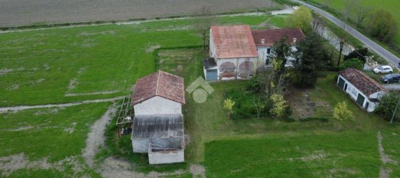 2 bedrooms House in Pegognaga, Italy No. 363198 3