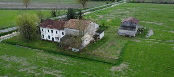 2 bedrooms House in Pegognaga, Italy No. 363198 9