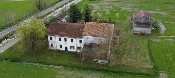 2 bedrooms House in Pegognaga, Italy No. 363198 4