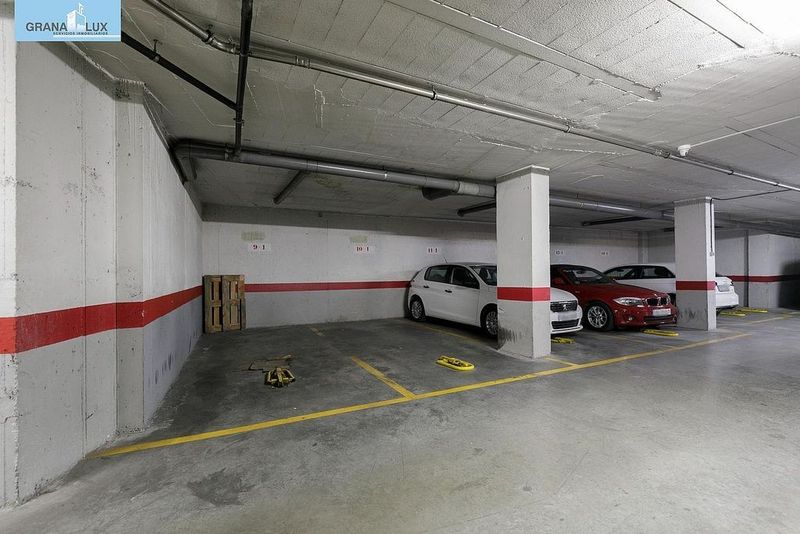  Garage in Granada, Spain No. 223801