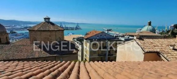 Дом с 10 комнатами в Анкона, Италия № 104698 14