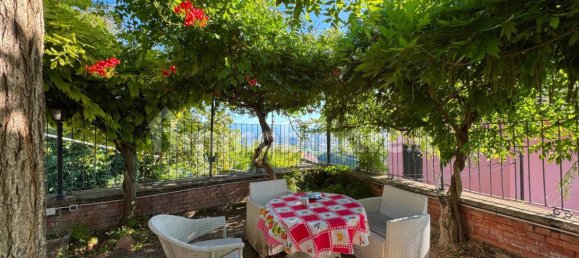 3 bedrooms House in Novello, Italy No. 270757 2