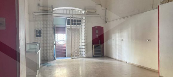 Коммерческая недвижимость с 1 комнатой в Бари, Италия № 21407 2