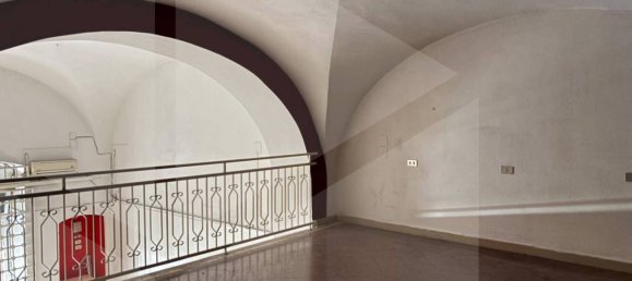 Коммерческая недвижимость с 1 комнатой в Бари, Италия № 21407 4