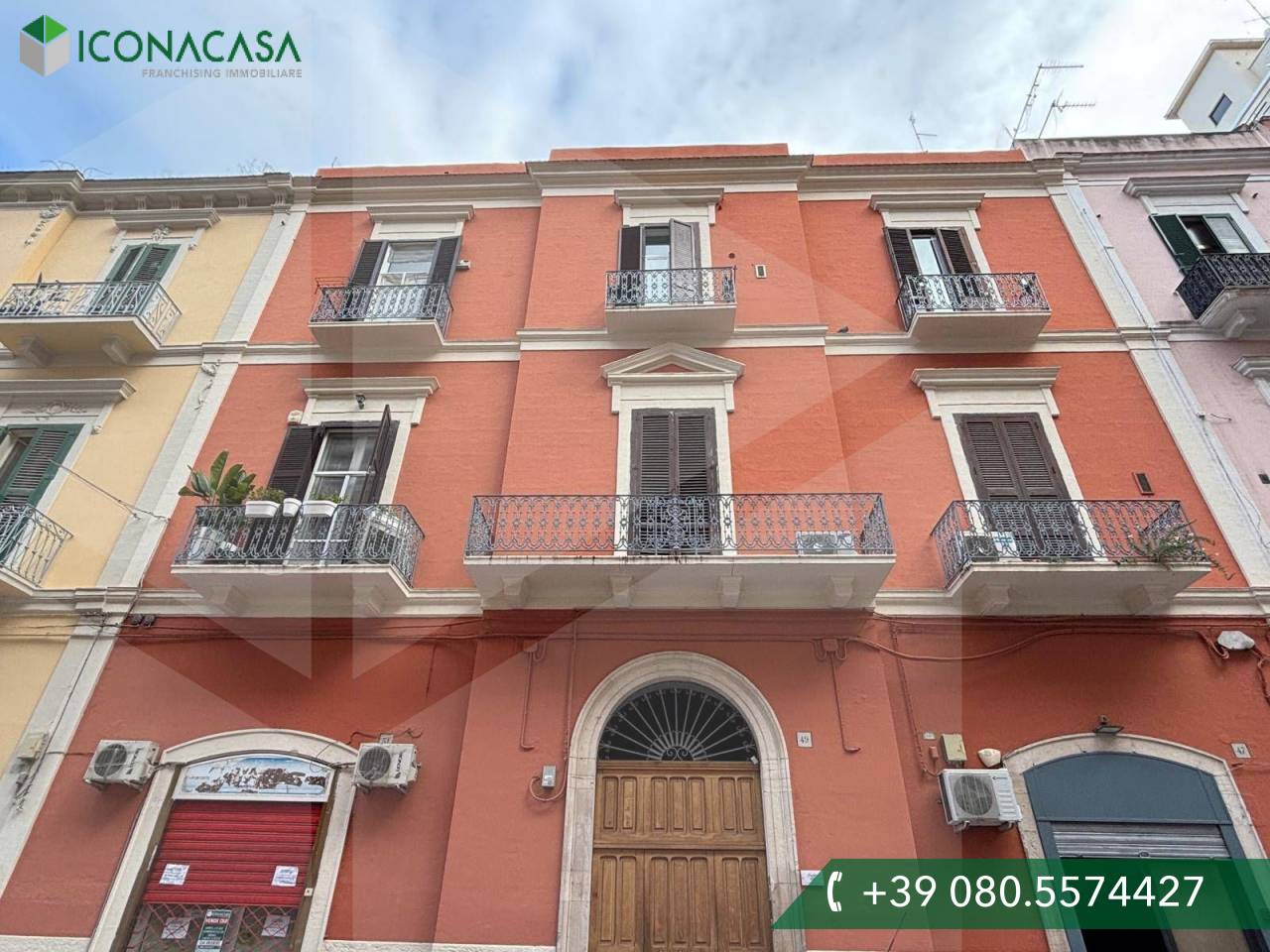 Коммерческая недвижимость с 1 комнатой в Бари, Италия № 21407