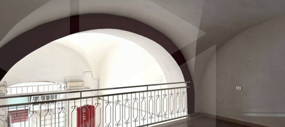 Коммерческая недвижимость с 1 комнатой в Бари, Италия № 21407 5