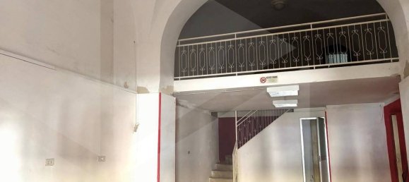 Коммерческая недвижимость с 1 комнатой в Бари, Италия № 21407 3