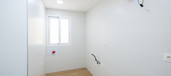 3 bedrooms Apartment in Granada, Spain No. 166968 4