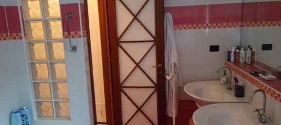 3 bedrooms House in Carrara, Italy No. 45845 3