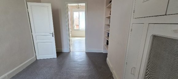 2 bedrooms House in Saint-Quentin, France No. 295150 8