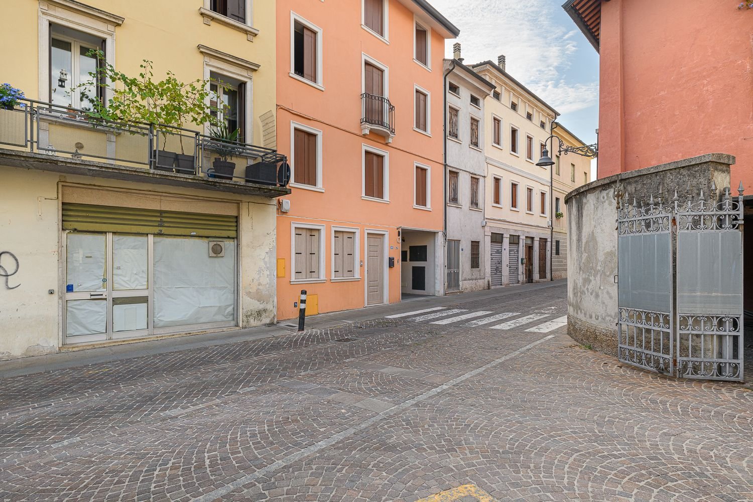 220m² Building in Schio, Italy No. 208900