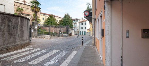 220m² Building in Schio, Italy No. 208900 4