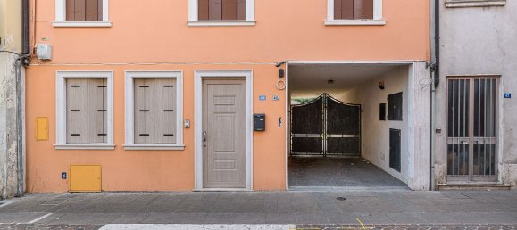 220m² Building in Schio, Italy No. 208900 2