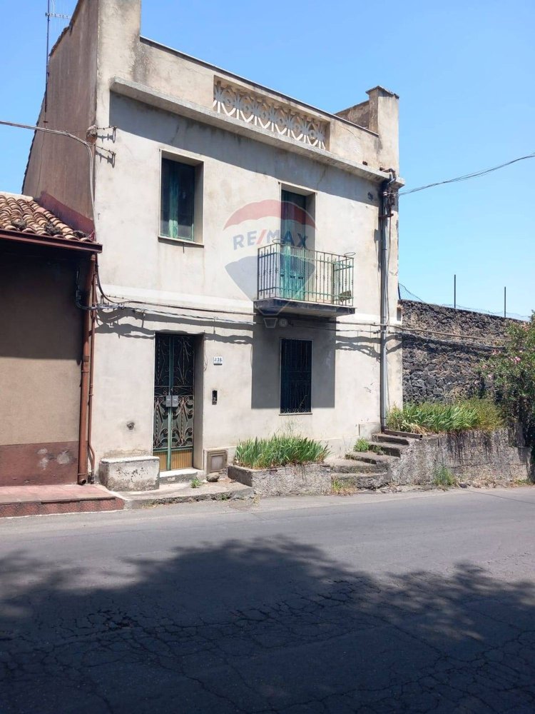 Casa de 4 dormitorios en Randazzo, Italy No. 387861