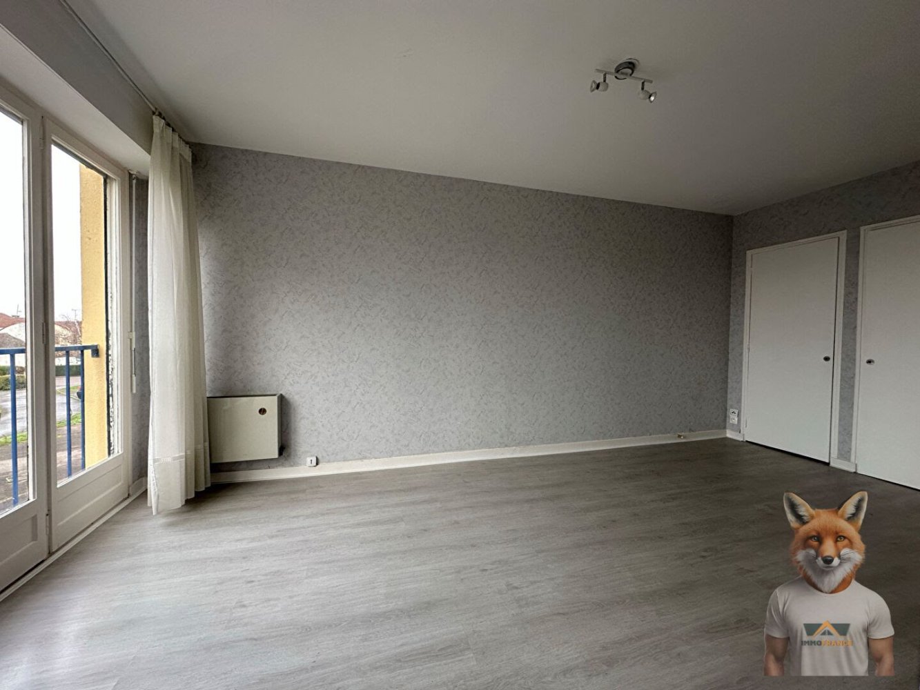 Estudio en Troyes, France No. 47545