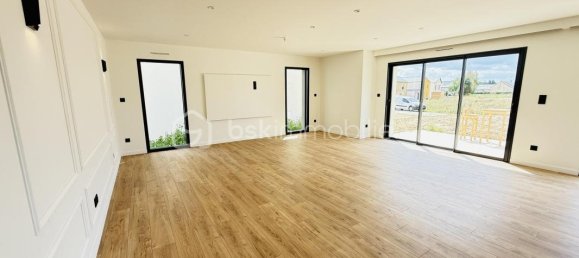 4 bedrooms House in La Chapelle-des-Fougeretz, France No. 297753 2